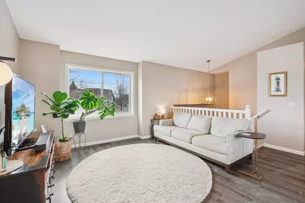 3425 White Oaks LN, Woodbury, MN 55125