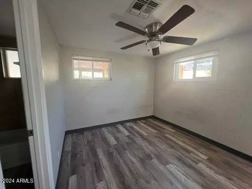 1402 W MERCER Lane, Phoenix, AZ 85029