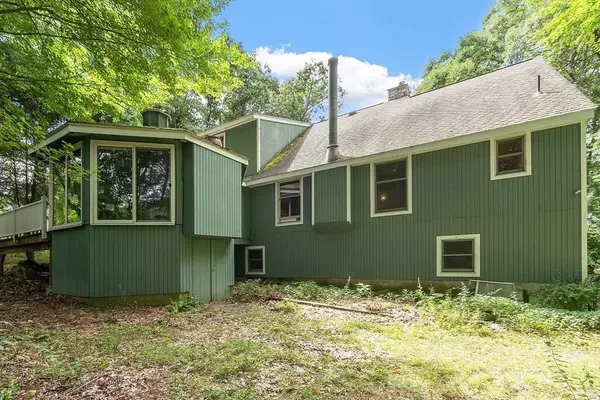 192 Chipper Hill Rd, Northbridge, MA 01534
