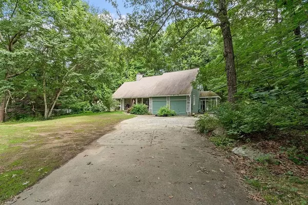 192 Chipper Hill Rd, Northbridge, MA 01534