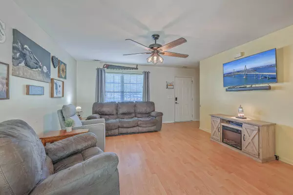 2755 Lacy St, North Charleston, SC 29406