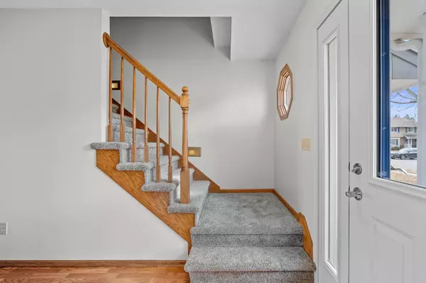 8001 Brookview Drive, Urbandale, IA 50322