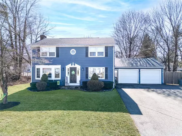 4 Larchwood DR, Cumberland, RI 02864