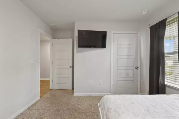 9668 Angel Oak Dr, Pensacola, FL 32526