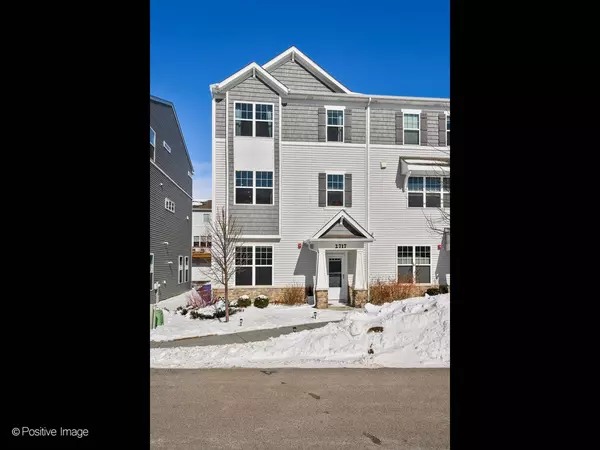 2717 Lily LN, Rolling Meadows, IL 60008