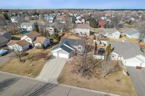 3425 White Oaks LN, Woodbury, MN 55125