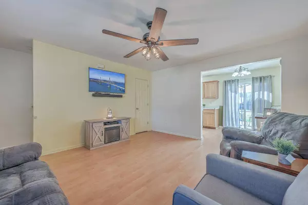 2755 Lacy St, North Charleston, SC 29406