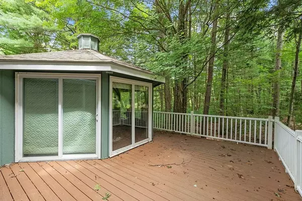 192 Chipper Hill Rd, Northbridge, MA 01534