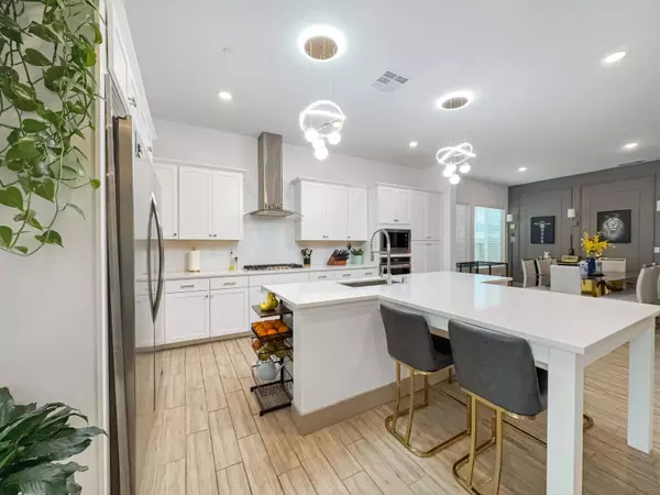 335 E Taylor Avenue, Visalia, CA 93291