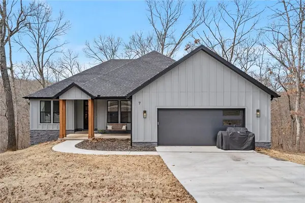 7 Crewe Ln, Bella Vista, AR 72715