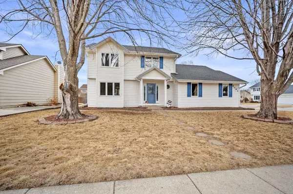 8001 Brookview Drive, Urbandale, IA 50322