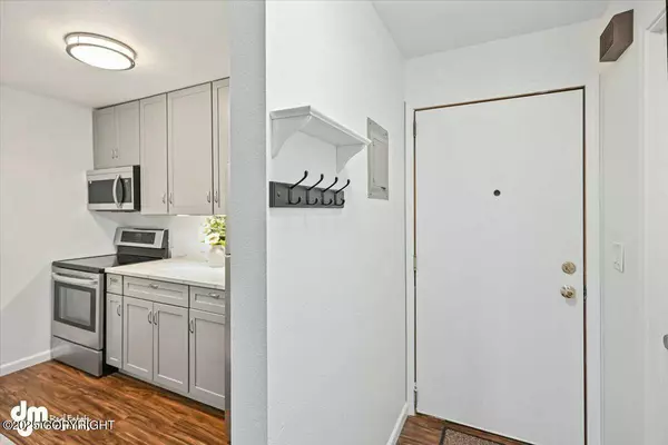 10260 Jamestown DR #A-13, Anchorage, AK 99507