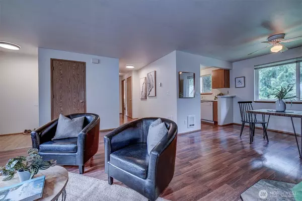 8095 NE Seawind AVE, Poulsbo, WA 98370