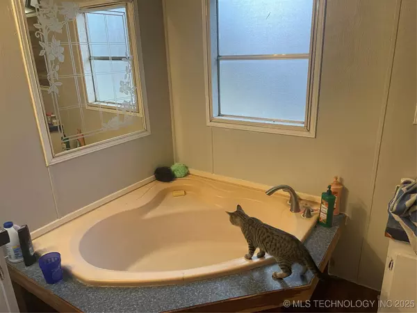 1803 Silo RD, Durant, OK 74701