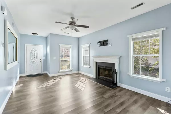 129 E Hartwick Ln, Goose Creek, SC 29445