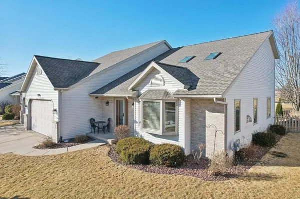1301 Greenbrier Drive, Waunakee, WI 53597