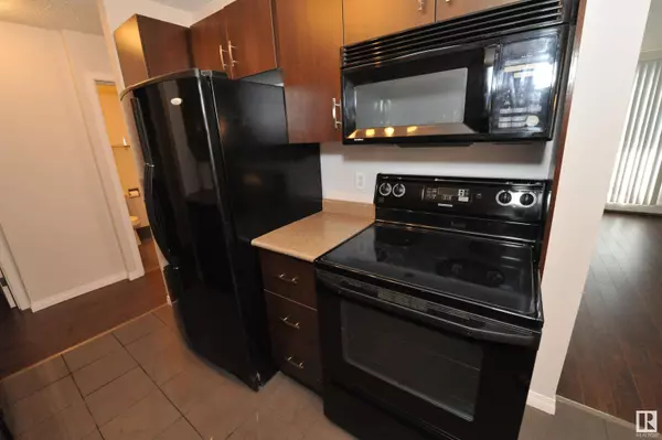 #202 10617 107 ST NW, Edmonton, AB T5H 2Y8