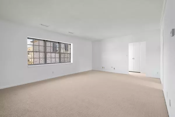 5 Lake Shore Terrace #5-3, Boston, MA 02135