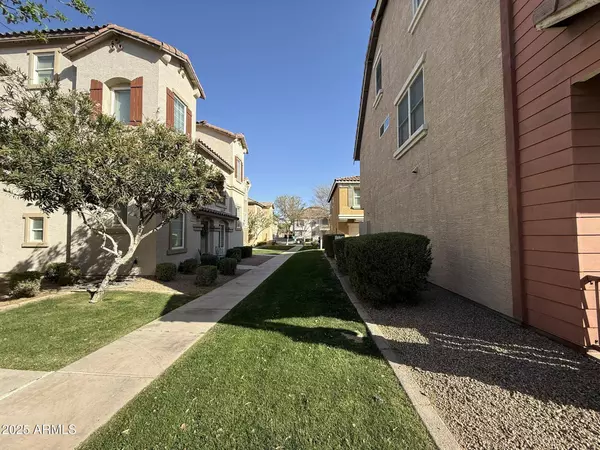 1304 S OWL Drive, Gilbert, AZ 85296