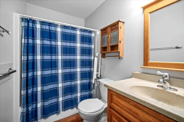 151 Meadows DR, Sugar Grove, IL 60554