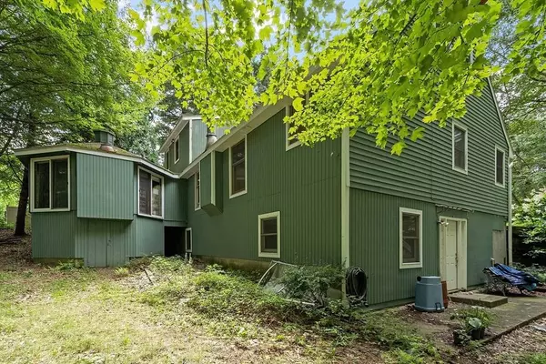 192 Chipper Hill Rd, Northbridge, MA 01534