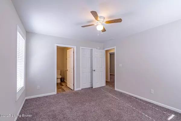 1518 Deering Ln, Radcliff, KY 40160