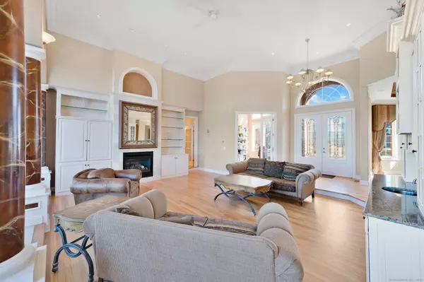 36 Sunrise Lane, South Windsor, CT 06074