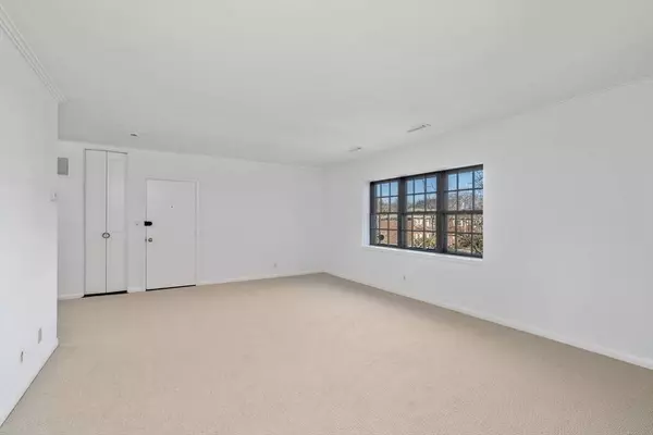 5 Lake Shore Terrace #5-3, Boston, MA 02135