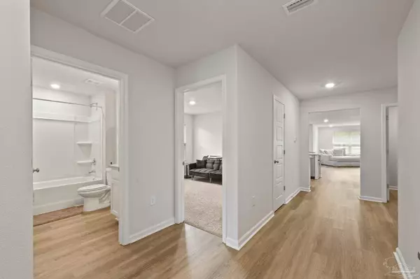 9668 Angel Oak Dr, Pensacola, FL 32526