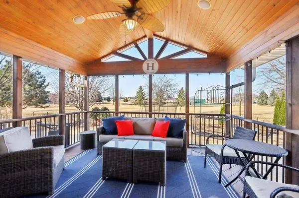 1301 Greenbrier Drive, Waunakee, WI 53597