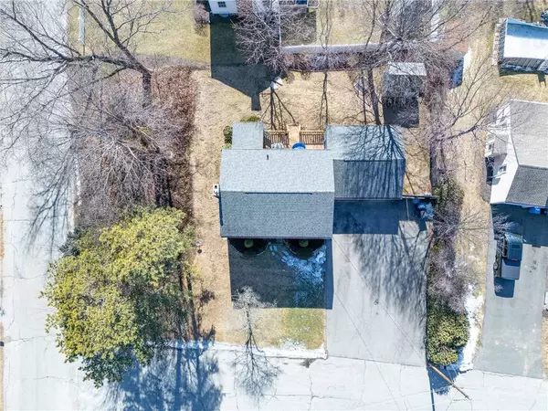 4 Larchwood DR, Cumberland, RI 02864