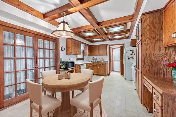 192 Chipper Hill Rd, Northbridge, MA 01534