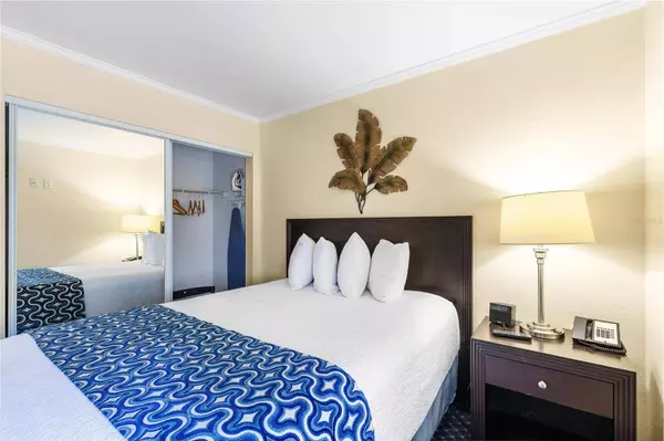 2506 N ROCKY POINT DR #242, Tampa, FL 33607