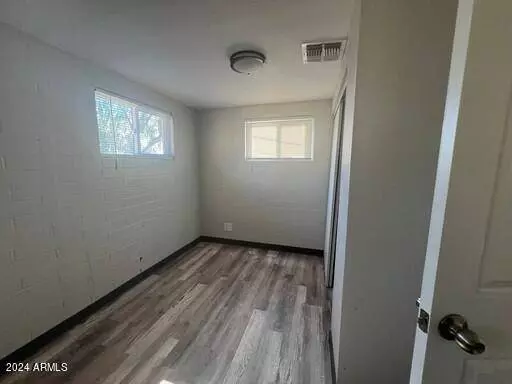 1402 W MERCER Lane, Phoenix, AZ 85029