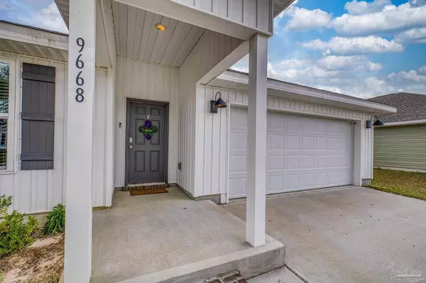 9668 Angel Oak Dr, Pensacola, FL 32526