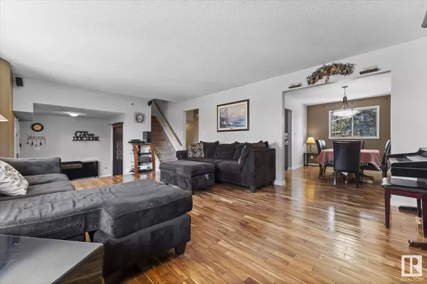 8427 177 ST NW, Edmonton, AB T5T 0P1