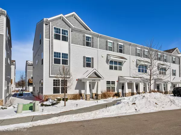 2717 Lily LN, Rolling Meadows, IL 60008