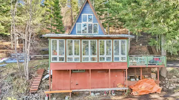 8720 E TRAYBUR CT, St. Maries, ID 83861