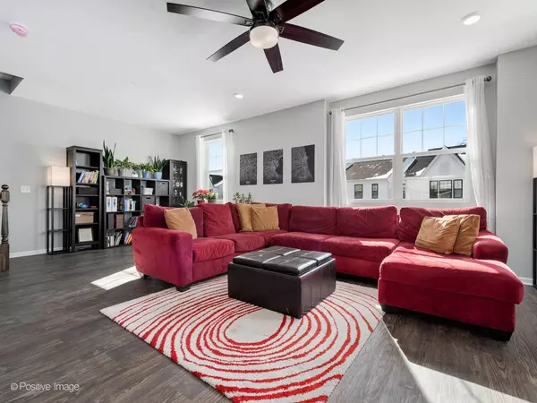 2717 Lily LN, Rolling Meadows, IL 60008