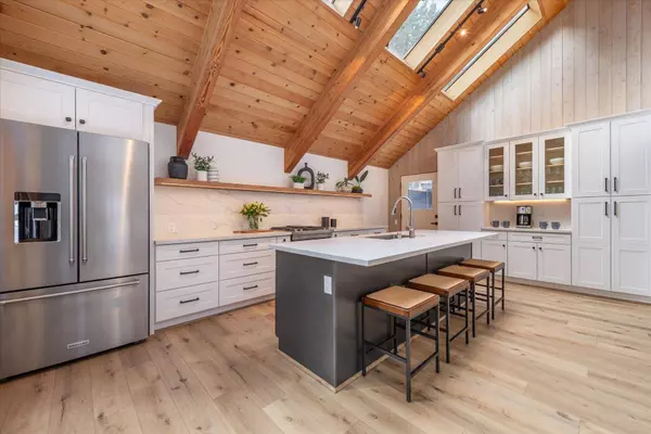 12611 Hillside Drive, Truckee, CA 96161