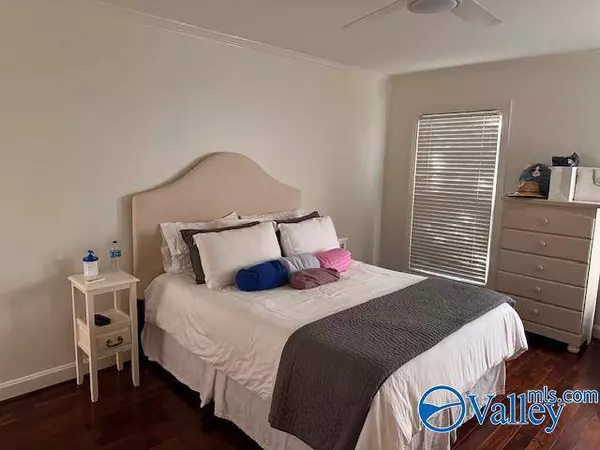 1805 Woodmont Drive SE, Decatur, AL 35601