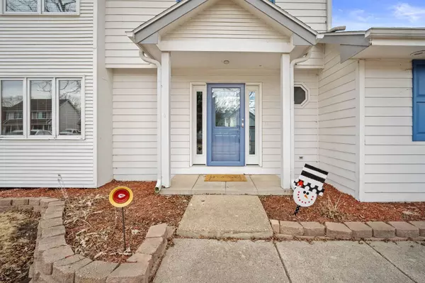 8001 Brookview Drive, Urbandale, IA 50322