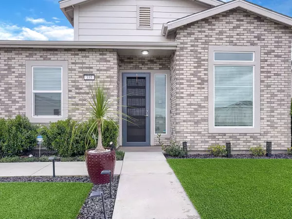 335 E Taylor Avenue, Visalia, CA 93291