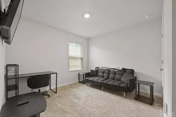 9668 Angel Oak Dr, Pensacola, FL 32526