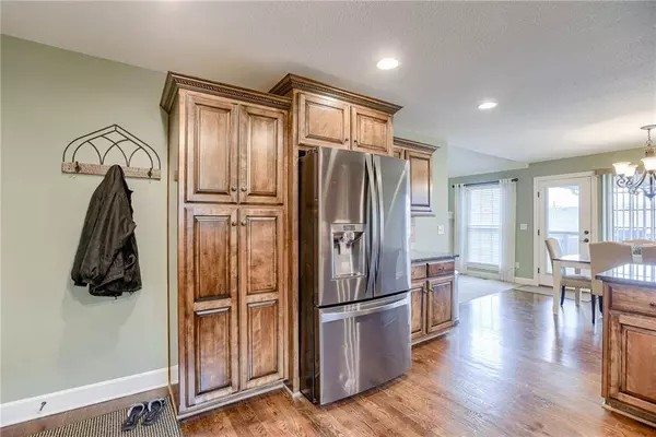 2119 NW Hedgewood DR, Grain Valley, MO 64029