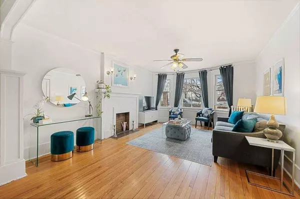 908 Memorial DR NW #3, Calgary, AB T2N 3C9