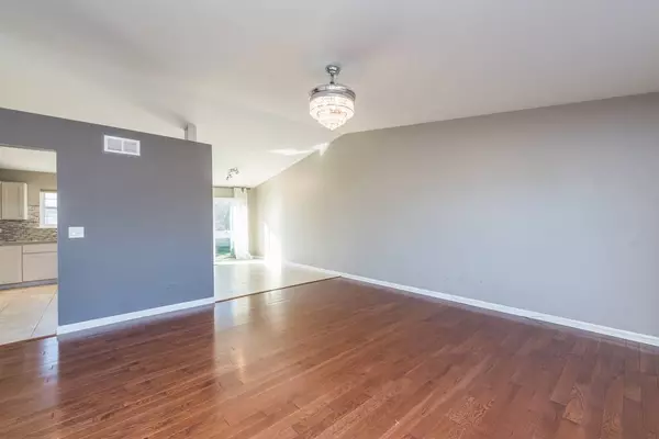 2600 Hampson Court, Zion, IL 60099