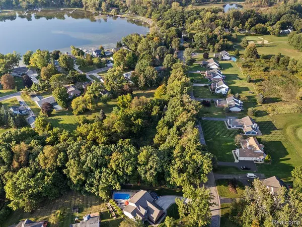 V/L MAXFIELD Road, Hartland Twp, MI 48353