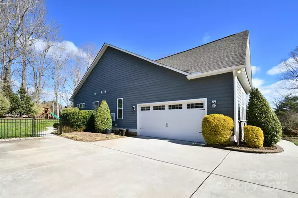 6016 Dogwood BLVD, Kannapolis, NC 28081