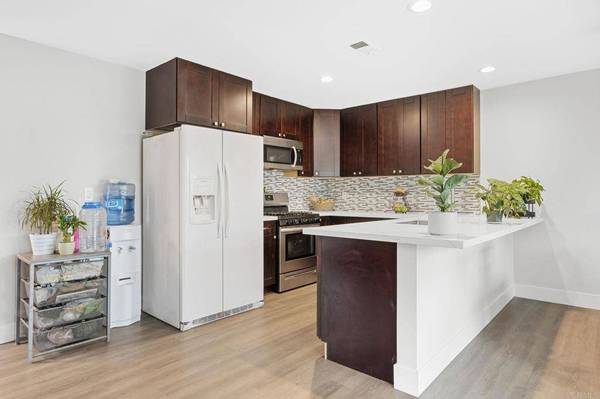 222 Holiday WAY, Oceanside, CA 92057